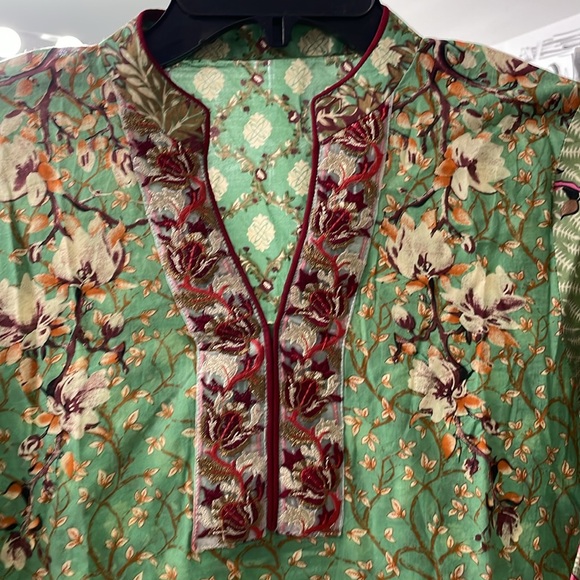 2 PCs, Asim jofa lawn - Picture 2 of 4